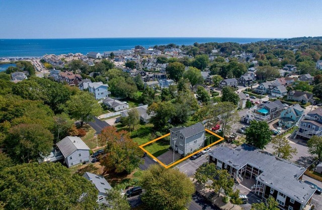 Pier Gem: Walk to Beach, Shops & Dining