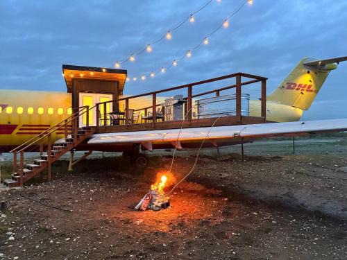 Pilot Lodge - Epic Alaskan Airplane Home DC-9