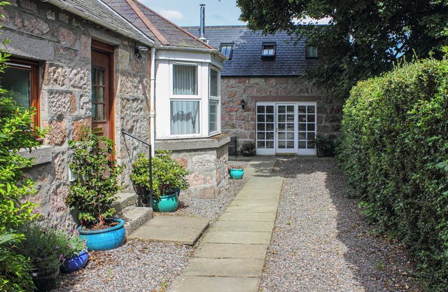 Pine Tree Cottage - UK45925