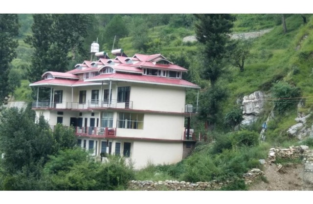 Pine Wood Resort, Barkot