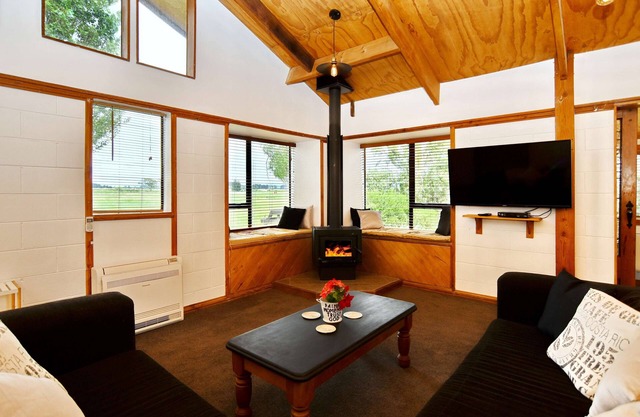 Pines Beach Haven - Beautiful Spacious Home. Stunning views. Beach&river walks.