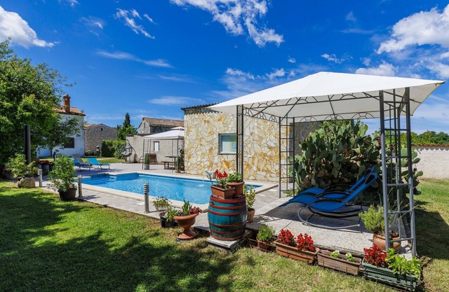 Pinezici by Interhome