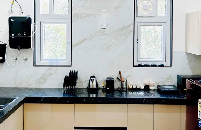 Pink City Hub - 2BHK - Balcony Wi-Fi 201