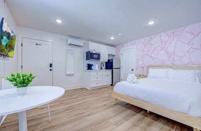 Pink Flamingo Studio Apartment