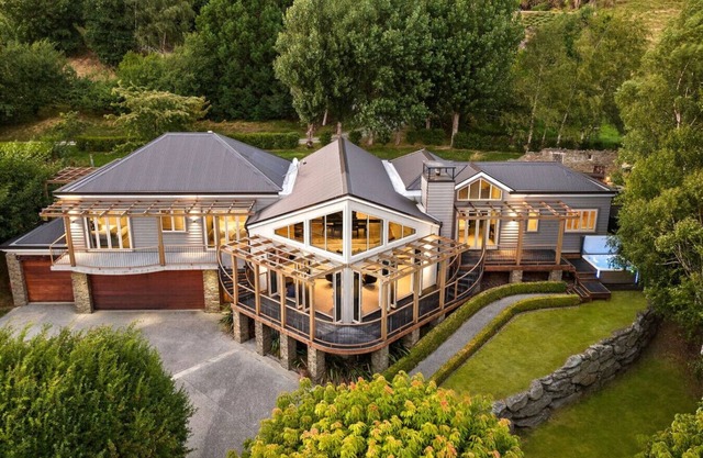 Pinnacle Villa by MajorDomo - Sunny mountain view home with outdoor fireplace & spa pool