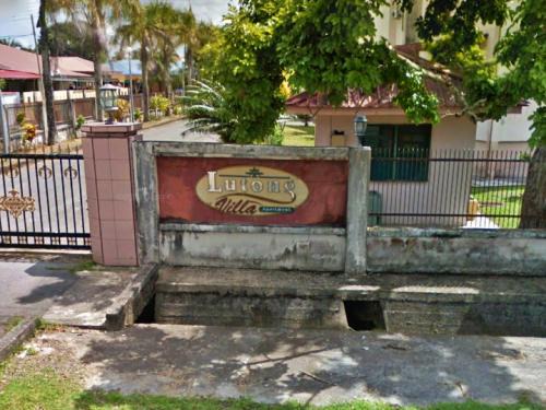 PINTARMAN LUTONG VILLA Private Room with Shared Bathroom