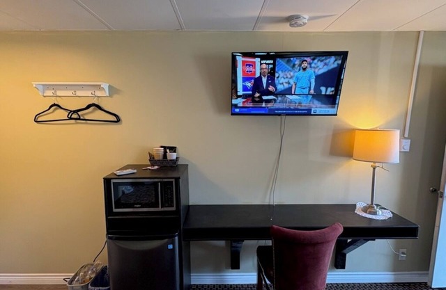 Pioneer Inn by the River