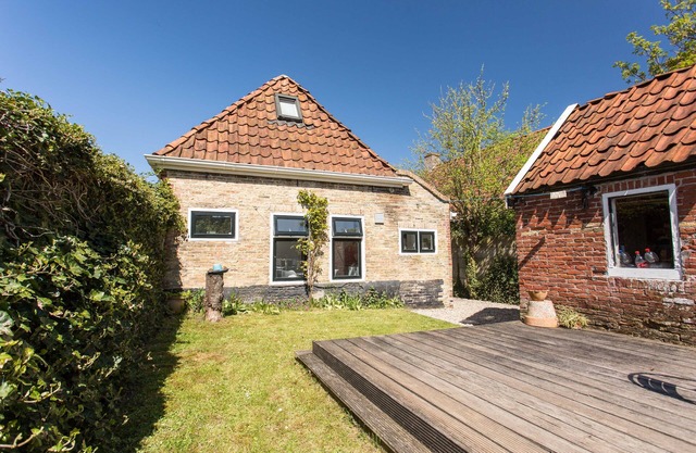 Pitoresk fiskershuske on the Wadden Sea