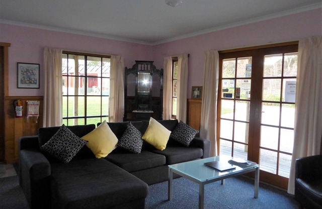 Platypus Park Country Retreat - Forester Apartment WiFi