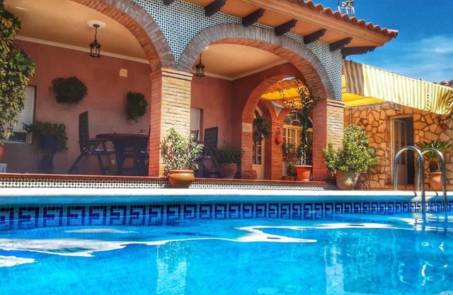 Plaza del Pacifico La Bazana