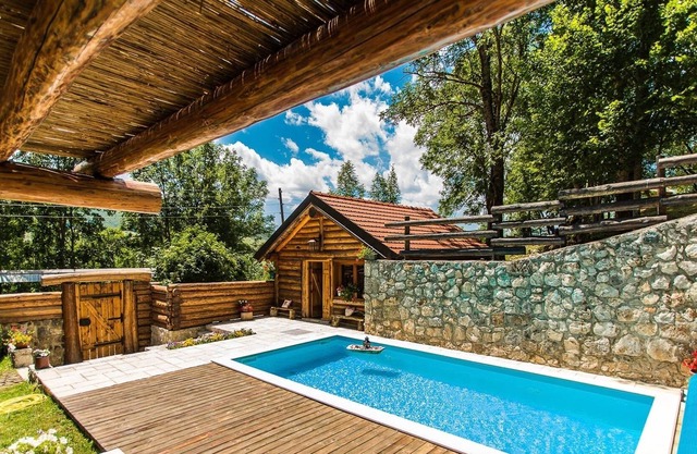 Pleasant Chalet in Bruvno with Private Pool