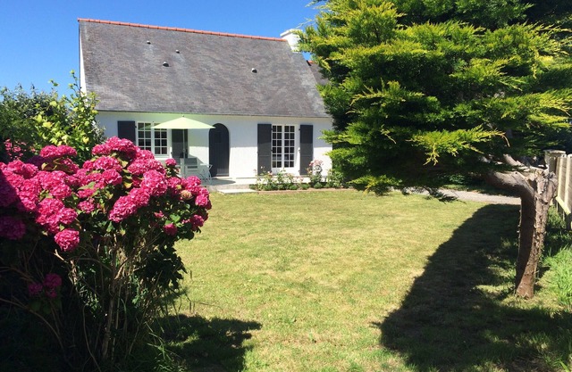 Pleasant ground floor villa for 4 people 60m from the sea