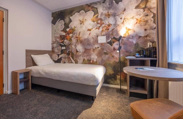 Pleasant Stay! Indoor Pool, Sauna Access, Close to Africa Museum!