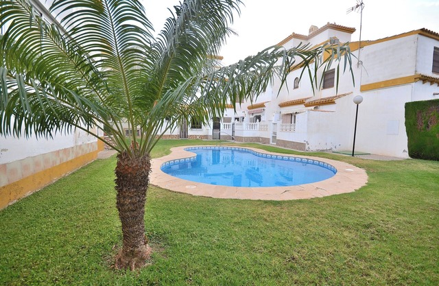 Pleasant townhouse with swimming pool, hydro-massage showers