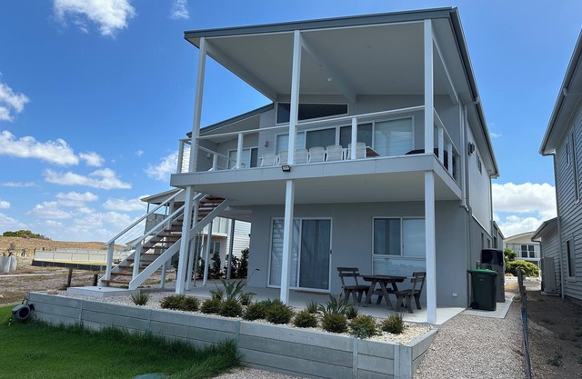 Pleasant View Too- 5 bedrooms! Off peak special!