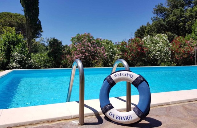 Pleasing Naturehouse with pivate swimming pool