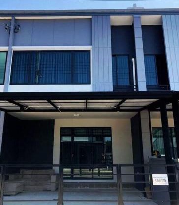 Pleno Srinakarin House Complex