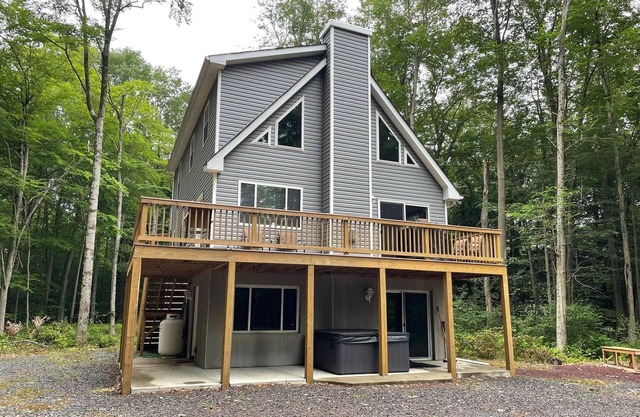 Pocono Chalet,2 Acres,Hot Tub,Pool Table,Firepit,Gas Fireplace,A/C,Pets OK