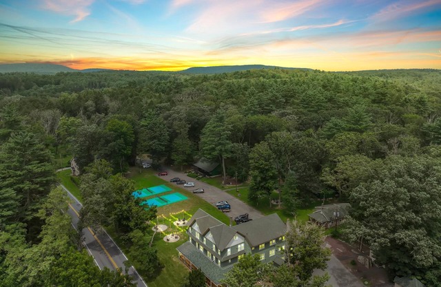 Pocono Modern Vaulted Pine | Firepits | Pickleball