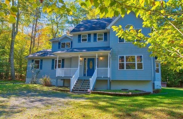 Pocono Retreat – Near Kalahari Resort & Lake, Game Room, Great for Large Groups!