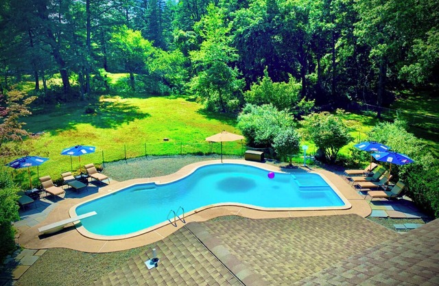 Poconos House Resort - Outdoor Pool!