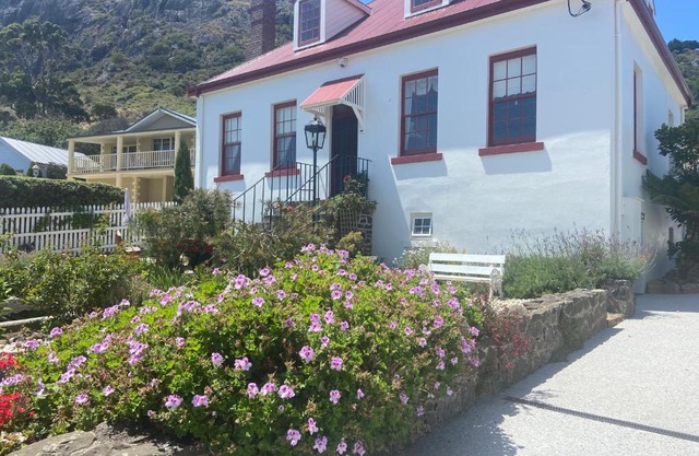 Poet's Cottage Stanley