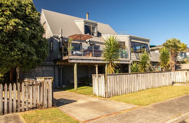 Pohara Beach Escape - Pohara Beach Holiday Home