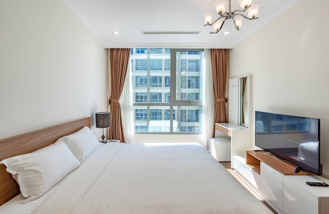 POI 5 4412b 2br in Vinhome Central Park