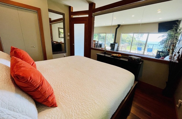 Points West Oceanfront Resort 1 Bed Ocean Point Suite B