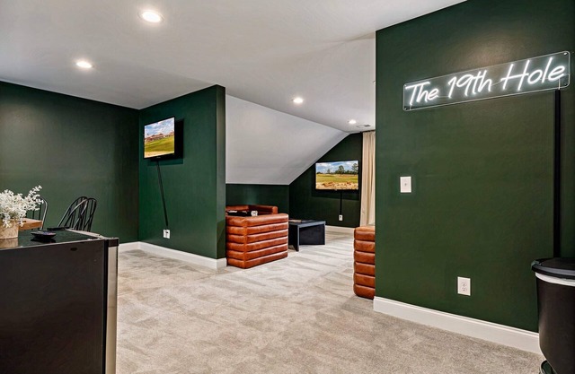 Poker Table | Ideal Location | Golf Groups & Kids