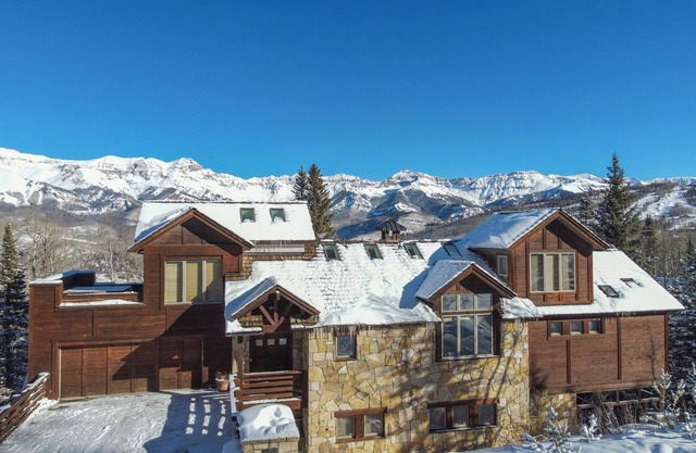 POLAR QUEEN- Modern Mountain Home w/Views, Tons of Extras & Easy Ski Access