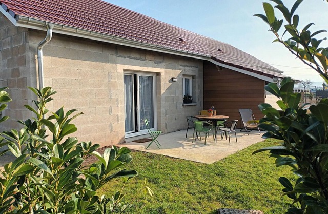 Pommette Cottage with Terrace and Parking in Amage