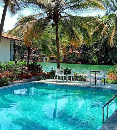 Pont Bleu Suites Riverside & Pool