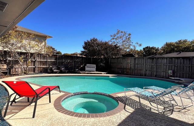 Pool, Heated spa, Pickleball court, BBQ