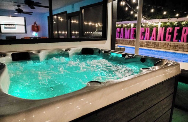 Pool, Hot Tub, Massage Chair, Golf, & Music Vibes!