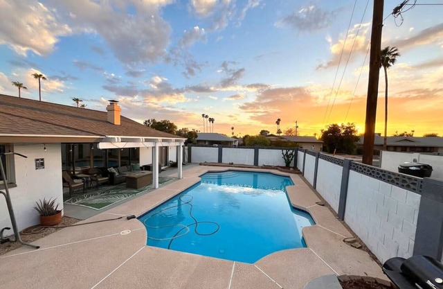 Pool paradise near ASU campus and Scottsdale