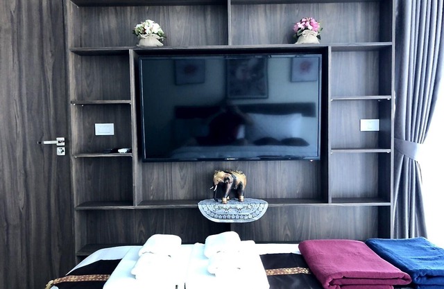 Pool View Luxury Business Suite F7 in Grand Avenue by Pattaya City Estates