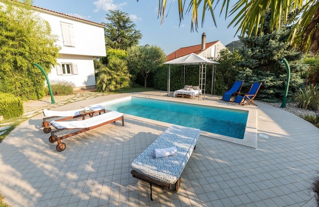 Pool villa in Sibenik near lake