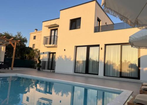 Poolside Bliss - Escape & Relax