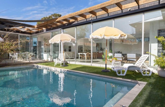Poolside Paradise Mount Eliza