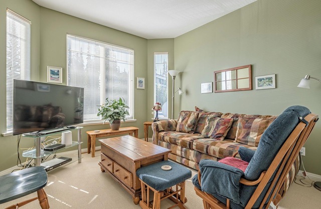 Popular Chalet Steps to Village - Great Views, Laundry & Pet Friendly!