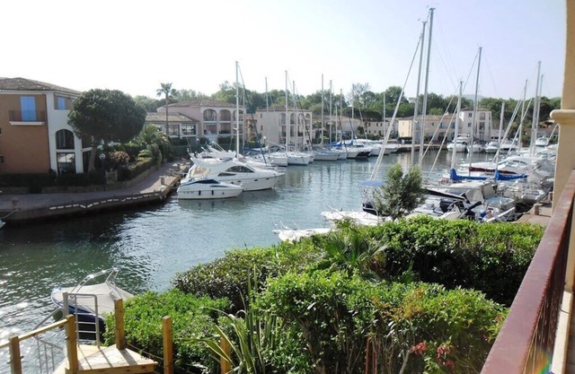 PORT COGOLIN: 1-bedroom apartment in residence with pool
