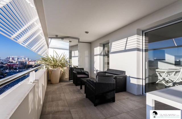 Port Marianne/New Town Hall: terrace, air conditioning, elevator & garage