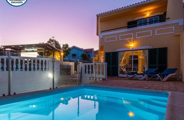 Portimão: villa with heatable pool & BBQ