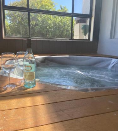 Portland sea spa retreat with King bed Free Arcade sleeps 9