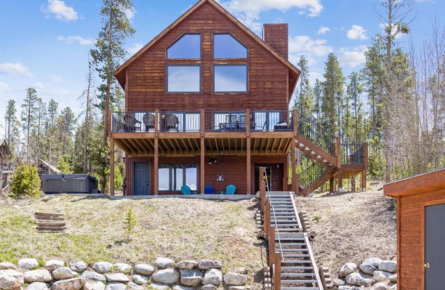 Powder Moose Villa-Stunning Mountain Views from this Private Home with Hot Tub!
