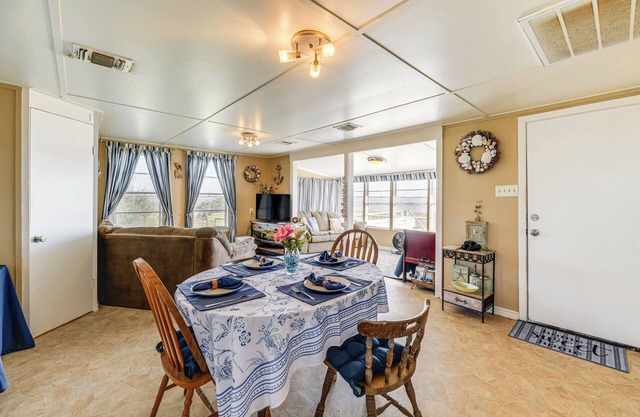 Powderhorn Lake House w/Grill + Water Views!