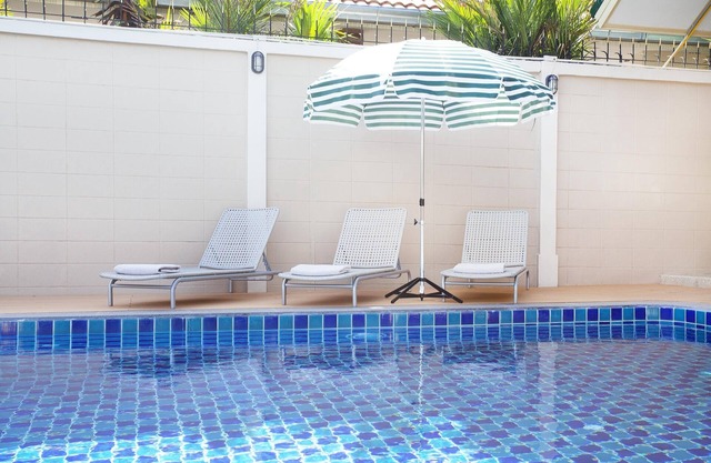 Pratumnak Pool Villa tanzanite