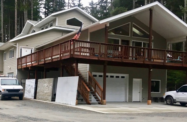 Precision Lodge - 3 one-bedroom units and two private room in a shared house - DISCOUNT ON TOURS!