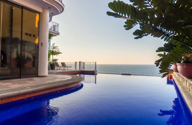 Premier Oceanfront Estate on Vallarta's South Shore, Pool, Jacuzzi, Chef, Maids